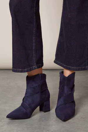 wallis Womens Wide Fit Audrey Faux Suede Twist Detail High Block Heel Pointed Ankle Boots