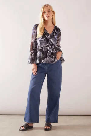 wallis Womens Petite Stencil Floral Ruffle Detail Blouse