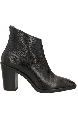 Janet&Janet FOOTWEAR - Ankle boots - on YOOX.com