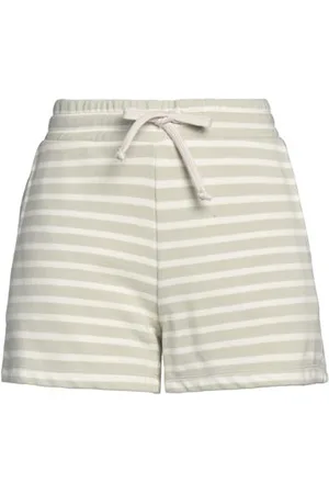 Juvia BOTTOMWEAR - Shorts & Bermuda Shorts - on YOOX.com