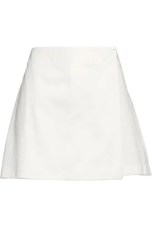Chloé BOTTOMWEAR - Shorts & Bermuda Shorts - on YOOX.com