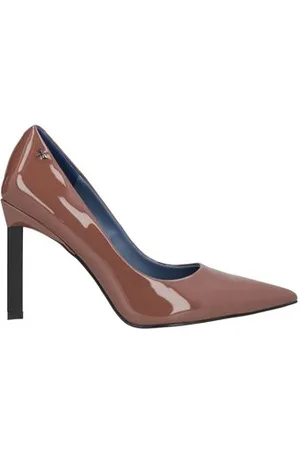 Pregunta FOOTWEAR - Pumps - on YOOX.com