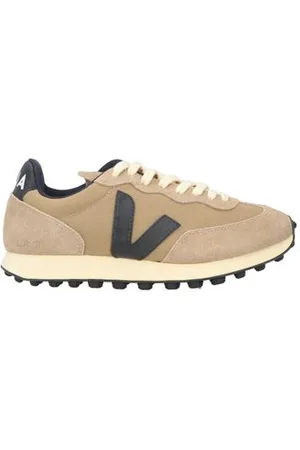 Veja FOOTWEAR - Trainers - on YOOX.com