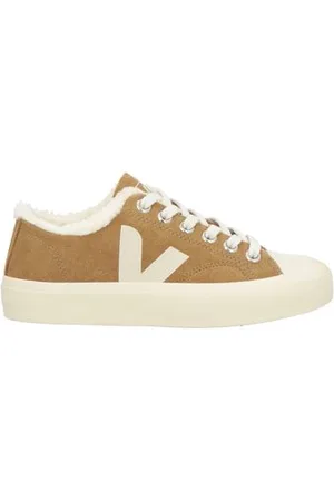 Veja FOOTWEAR - Trainers - on YOOX.com