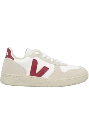 Veja FOOTWEAR - Trainers - on YOOX.com